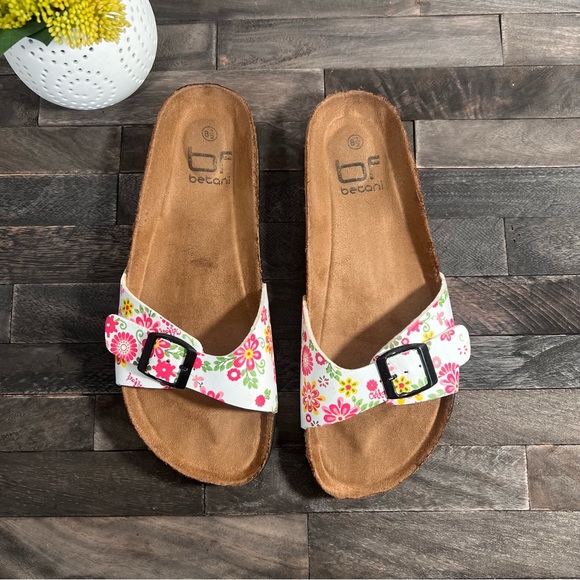Betani began leather floral slides size 8.5 - Picture 2 of 8